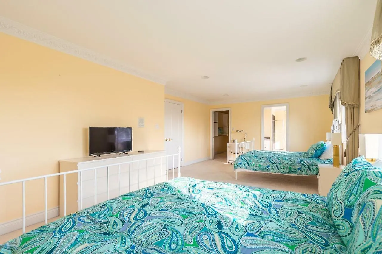 Simply Comfort. North York Guest House Toronto Canada